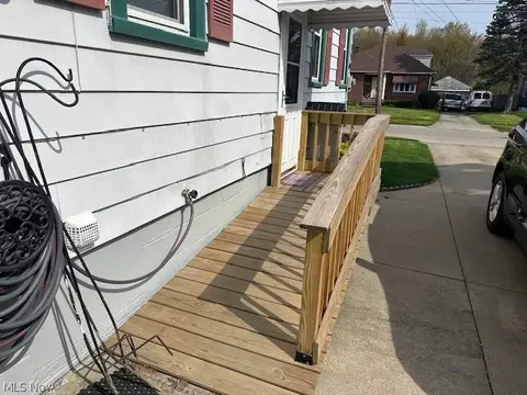 Exterior - 1061 Bell Ave, Elyria, OH 44035 photo 3 of 6