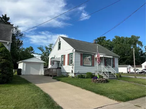 1061 Bell Ct, Elyria, OH 44035