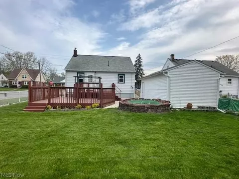 Exterior - 1061 Bell Ave, Elyria, OH 44035 photo 4 of 6
