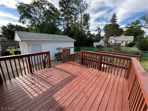 Exterior - 1061 Bell Ave, Elyria, OH 44035 photo 6 of 6