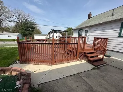 Exterior - 1061 Bell Ave, Elyria, OH 44035 photo 2 of 6