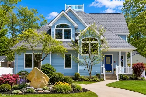 325 Bayview Rd, Bay Village, OH 44140