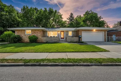 10910 Edgepark Dr, Garfield Heights, OH 44125