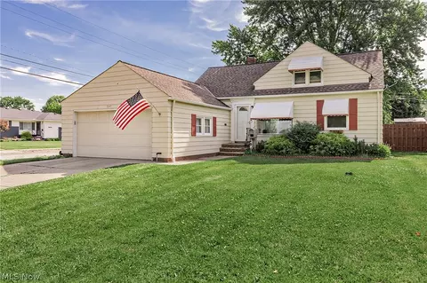 1649 Gilbert Dr, Mayfield Heights, OH 44124