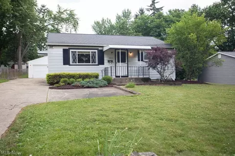 3894 Cannon Rd, Youngstown, OH 44515