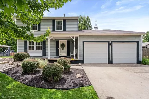 2700 Elizabeth Dr SW, Lordstown, OH 44481