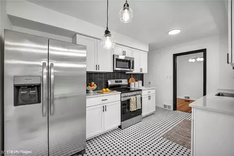 Kitchen - 421 E 255th, Euclid, OH 44132 photo 1 of 5