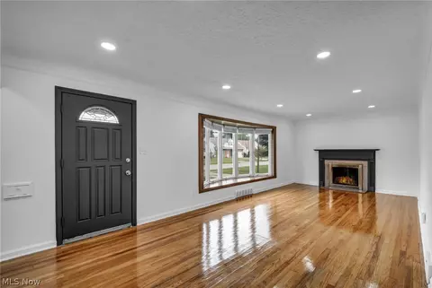 Living - 421 E 255th, Euclid, OH 44132 photo 1 of 4