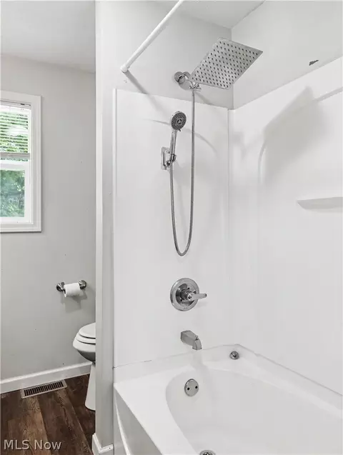 Bath - 1435 Slagle Dr, Springfield, OH 44312 photo 2 of 2