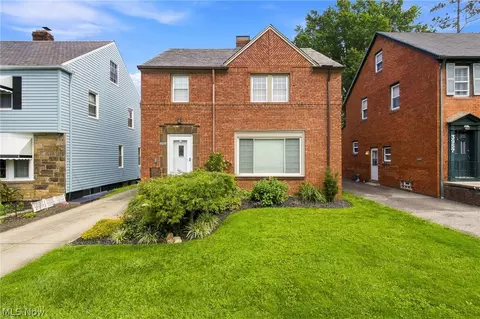 3953 Bushnell Rd, University Heights, OH 44118