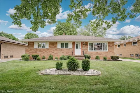7635 Tamiami Dr, Parma, OH 44134