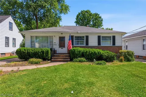 10821 Woodview Blvd, Parma Heights, OH 44130