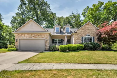880 Shadow Creek Trl, Amherst, OH 44001