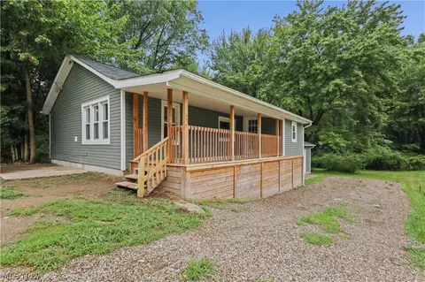5519 N Freedom St, Ravenna, OH 44266