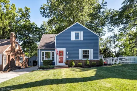24103 Bruce Rd, Bay Village, OH 44140