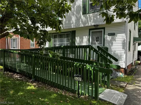 24201 Yosemite Dr, Euclid, OH 44117