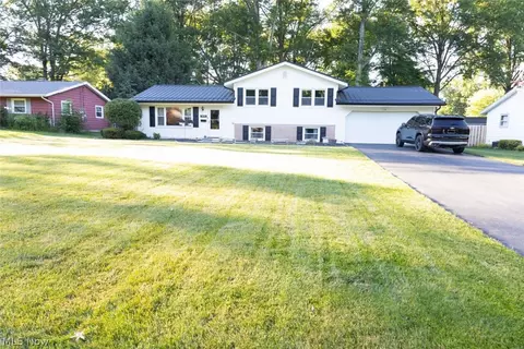 3898 Bryant Dr, Youngstown, OH 44511