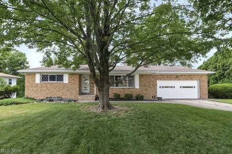 8756 Royalhaven Dr, North Royalton, OH 44133