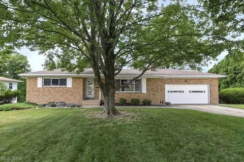 8756 Royalhaven Dr, North Royalton, OH 44133