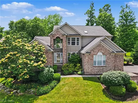 532 Covington Ln, Chagrin Falls, OH 44023