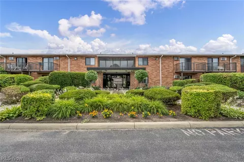 23855 David Dr #117, North Olmsted, OH 44070