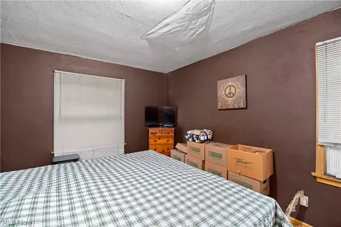 Bedroom - 406 Root Rd, Lorain, OH 44052 photo 3 of 12