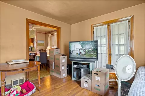 Living - 406 Root Rd, Lorain, OH 44052 photo 1 of 3