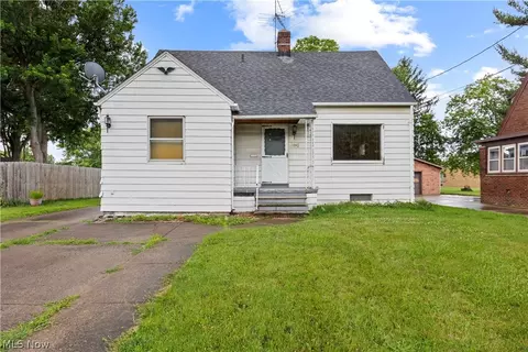 Exterior - 406 Root Rd, Lorain, OH 44052 photo 2 of 6