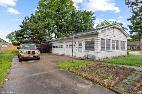 Exterior - 406 Root Rd, Lorain, OH 44052 photo 3 of 6