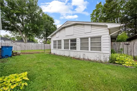 Exterior - 406 Root Rd, Lorain, OH 44052 photo 6 of 6