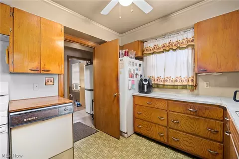 Kitchen - 406 Root Rd, Lorain, OH 44052 photo 3 of 4