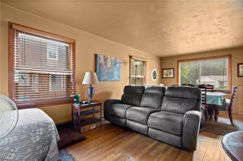 Living - 406 Root Rd, Lorain, OH 44052 photo 3 of 3