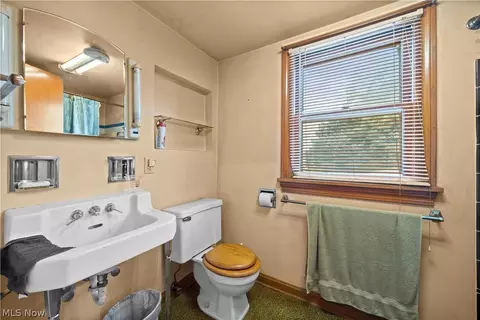 Bath - 406 Root Rd, Lorain, OH 44052 photo 2 of 2