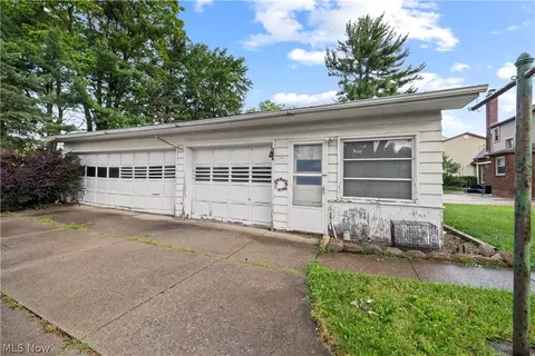 Exterior - 406 Root Rd, Lorain, OH 44052 photo 5 of 6