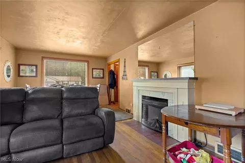 Living - 406 Root Rd, Lorain, OH 44052 photo 2 of 3
