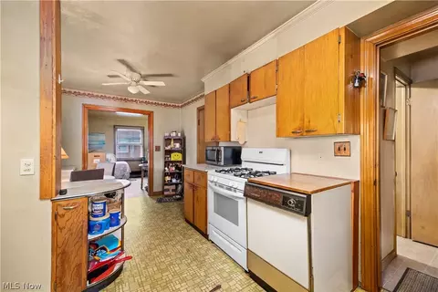Kitchen - 406 Root Rd, Lorain, OH 44052 photo 4 of 4