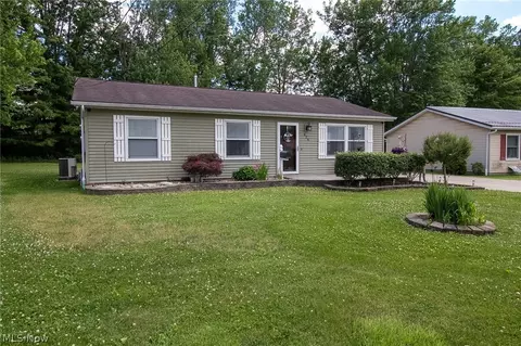 824 S Nearing Cir, Geneva, OH 44041