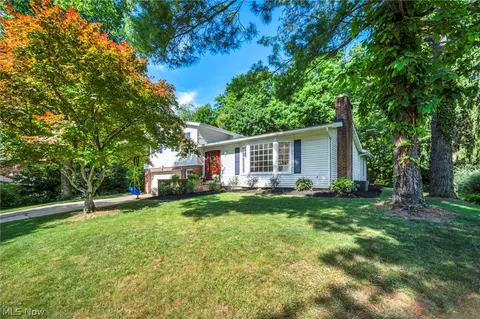 6827 Cranbrook Dr, Brecksville, OH 44141