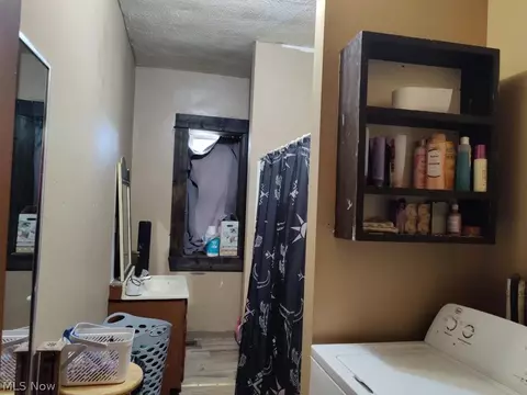 Bath - 903 Columbus Ave, Ashtabula, OH 44004 photo 1 of 1