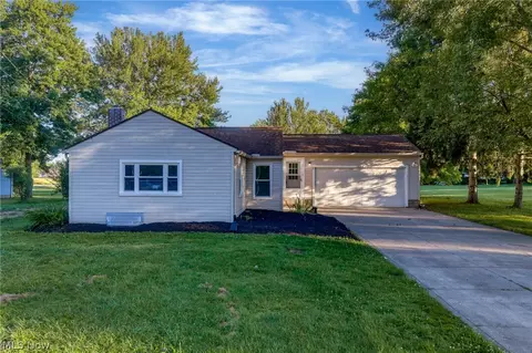 2000 Stake Dr, Green, OH 44232