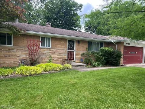 4960 W Park Dr, North Olmsted, OH 44070