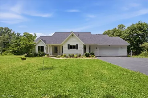 18330 Shaw Rd, Chagrin Falls, OH 44023