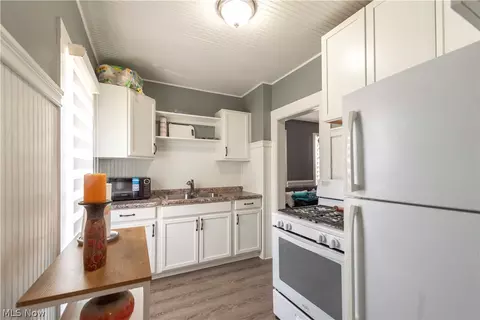 588 Elma St, Akron, OH 44310 photo 9