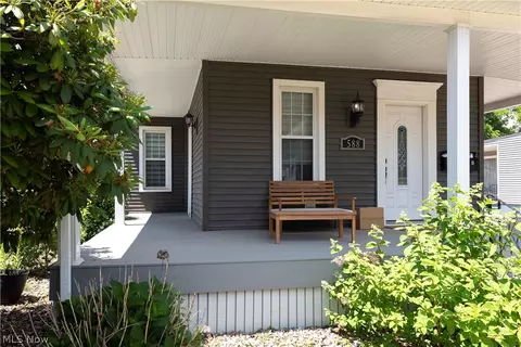 588 Elma St, Akron, OH 44310 photo 2