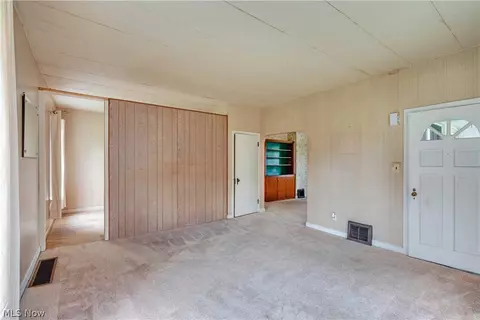Living - 75 E South Range Rd, North Lima, OH 44452 photo 3 of 5