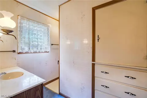 Bath - 75 E South Range Rd, North Lima, OH 44452 photo 1 of 3