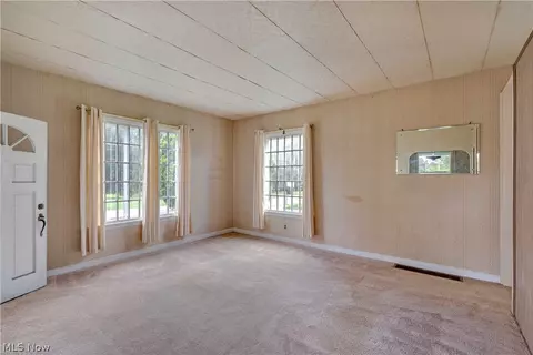 Living - 75 E South Range Rd, North Lima, OH 44452 photo 2 of 5