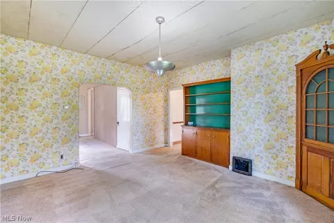 Living - 75 E South Range Rd, North Lima, OH 44452 photo 4 of 5