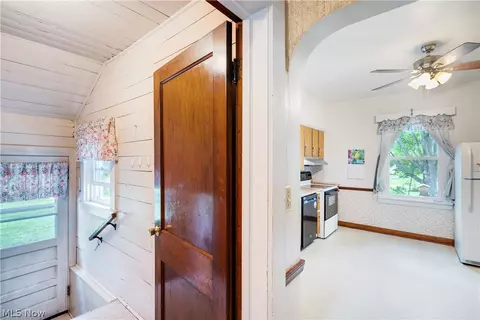 Entry Way - 75 E South Range Rd, North Lima, OH 44452 photo 2 of 2