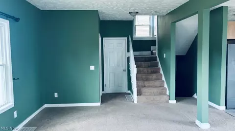 Entry Way - 407 Korman Ave NE, Massillon, OH 44646 photo 1 of 2